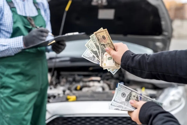 Sửa chữa ô tô ngày càng đắt đỏ: Xe phổ thông nhưng chi phí không phổ thông, 'thủ phạm' không ngờ tới - Ảnh 1.