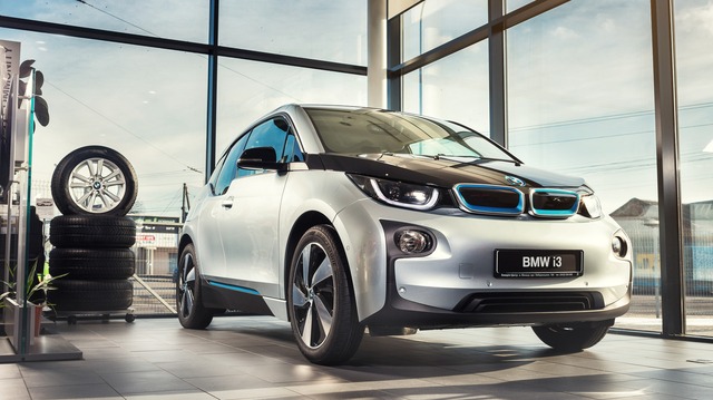 Nuôi xe điện thế này thì không rẻ: Chủ xe BMW tốn gần 1,7 tỷ đồng thay pin, đắt hơn mua xe mới - Ảnh 1.