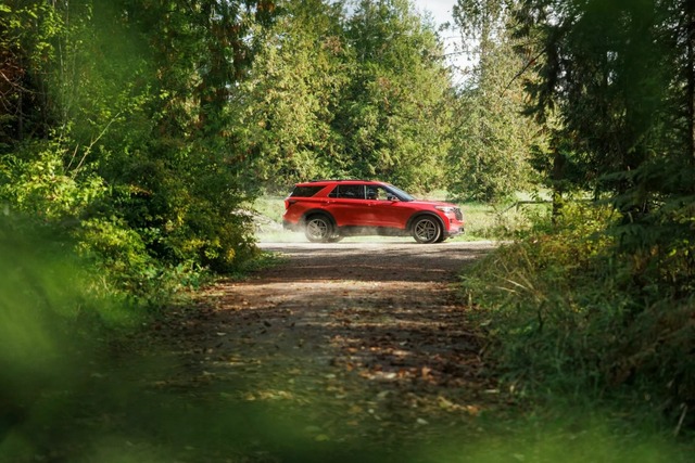 Ford nâng cấp Explorer với bộ mặt mới, màn hình khủng nhưng bỏ qua một tùy chọn quan trọng - Ảnh 7.