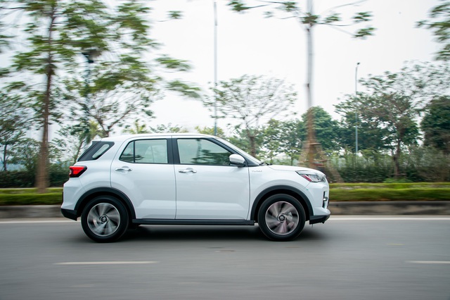 Cơ hội nào cho Toyota Fortuner 2024 tại Việt Nam khi thêm tiện nghi, giảm giá bán, bỏ số sàn
 - Ảnh 4.