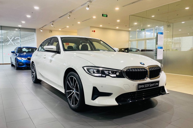 BMW 3-Series giảm giá còn hơn 1,1 tỷ thu hút khách hàng