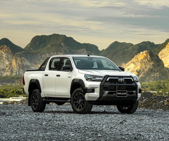 Toyota báo giá dự kiến 3 bản Hilux: Cao nhất 999 triệu, bán từ tháng 5, trở lại đấu Ranger và Triton - Ảnh 3.