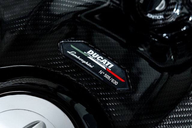 Cận cảnh Ducati Streetfighter V4 Lamborghini của vợ chồng Đoàn Di Băng: Giá hơn 2,1 tỷ, cả Việt Nam chỉ có 3 chiếc