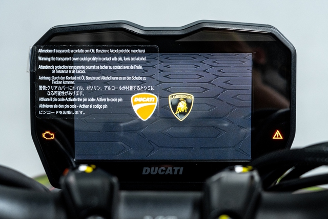 Cận cảnh Ducati Streetfighter V4 Lamborghini của vợ chồng Đoàn Di Băng: Giá ngang ngửa Mercedes C 300 - Ảnh 9.