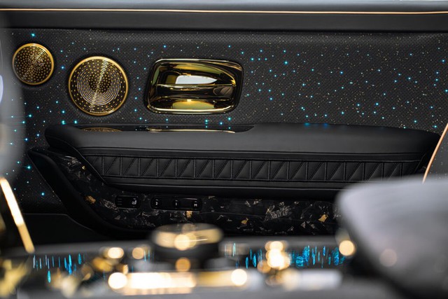 Chiêm ngưỡng siêu phẩm Rolls-Royce Cullinan bản độ dát vàng - Ảnh 28.