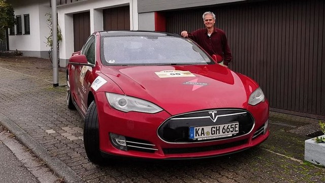Xe Tesla đầu tiên đi 2 triệu km: Mô-tơ thay 13 lần, pin thay 3 lần - Ảnh 2.