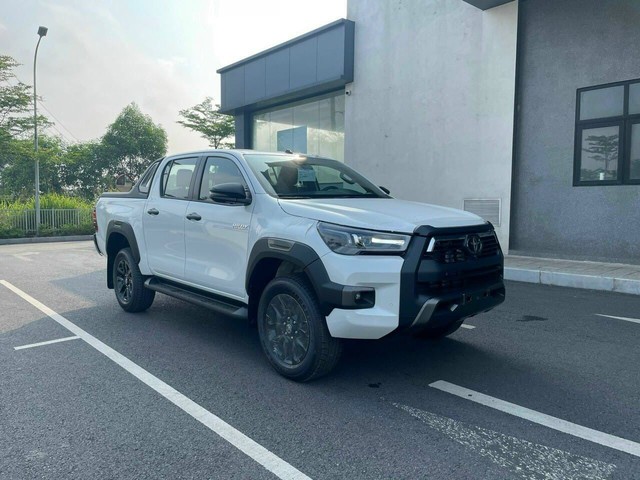 Toyota Hilux 2024 ra mắt Việt Nam: Giá từ 668 triệu, thêm trang bị đấu Ranger, nhưng có điểm chưa bằng- Ảnh 2.