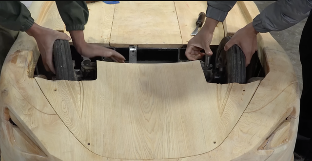 Chán làm mô hình bình thường, ông bố 9x ở Bắc Ninh chế tạo McLaren 720S lộn ngược tặng con trai- Ảnh 10. Chán làm mô hình bình thường, ông bố 9x ở Bắc Ninh chế tạo McLaren 720S lộn ngược tặng con trai- Ảnh 10.