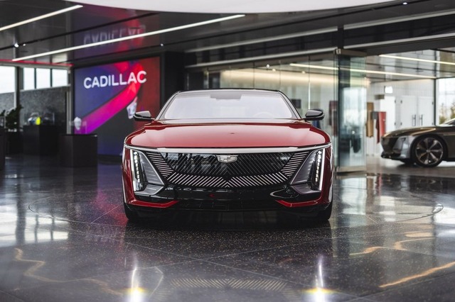 Đây là cách Cadillac khiến khách hàng có cảm giác như đang mua Rolls-Royce: Tuỳ biến mọi thứ, theo dõi cả quy trình làm xe- Ảnh 2.