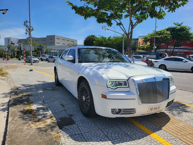 Rao Chrysler 300 giá chưa đến 400 triệu đồng, người bán chia sẻ: ‘Êm như Maybach, bao chạy đường xa’- Ảnh 2.