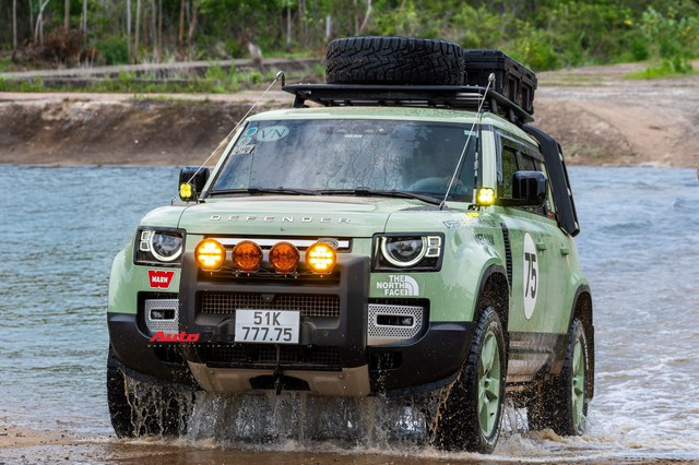 Dân chơi Bình Dương độ lại Land Rover Defender 7 tỷ đồng: Tốn gần 700 triệu, toàn đồ chính hãng, chuẩn bị cho hành trình vòng quanh thế giới- Ảnh 10.