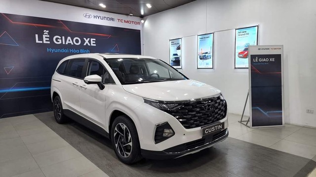 Hyundai Custin xả hàng tồn: Bản giữa giảm 75 triệu, gần rẻ ngang Innova Cross tiêu chuẩn- Ảnh 2.