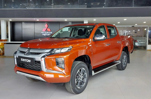 Mitsubishi Triton xả hàng tồn trước ngày ra mắt xe mới: Chỉ còn bản base 1 cầu, giảm giá lăn bánh gần 60 triệu đồng- Ảnh 2.