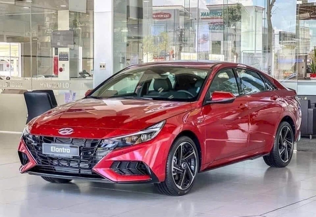 Hyundai Elantra giảm gần 80 triệu tại đại lý: Bản N-Line còn dưới 700 triệu, đấu Civic RS với giá rẻ hơn niêm yết bản ‘base’ của đối thủ- Ảnh 2.