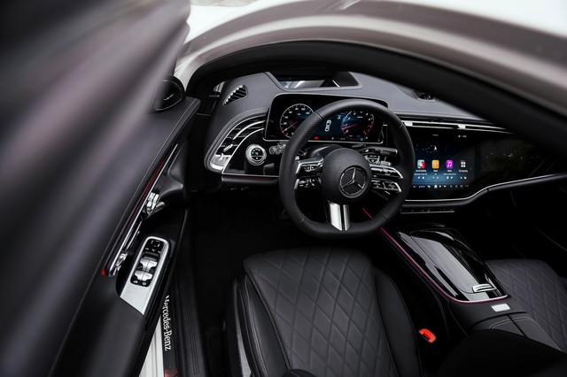 Mercedes-Benz E-Class 2025 ra mắt Việt Nam: Giá từ 2,449 tỷ đồng, thiết kế lột xác, màn hình khủng tràn táp-lô, có ADAS đáp trả 5 Series- Ảnh 20.