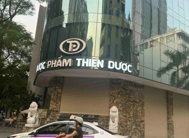 Rải tiền, tặng ô tô, khoe có 4 nhà máy, tuyên bố bỏ 100 tỷ mua công thức thuốc xương khớp: Hàng loạt bê bối của Hoàng Hường trước khi bị bắt- Ảnh 4.