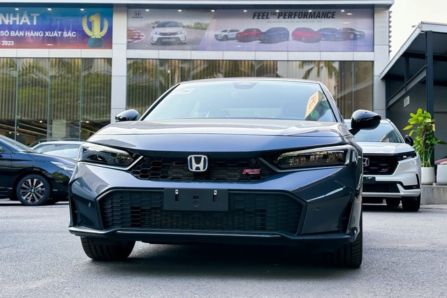 Tiêu thụ ô tô tại Việt Nam đạt đỉnh mới trong năm 2025- Ảnh 2. Tiêu thụ ô tô tại Việt Nam đạt đỉnh mới trong năm 2025- Ảnh 2.