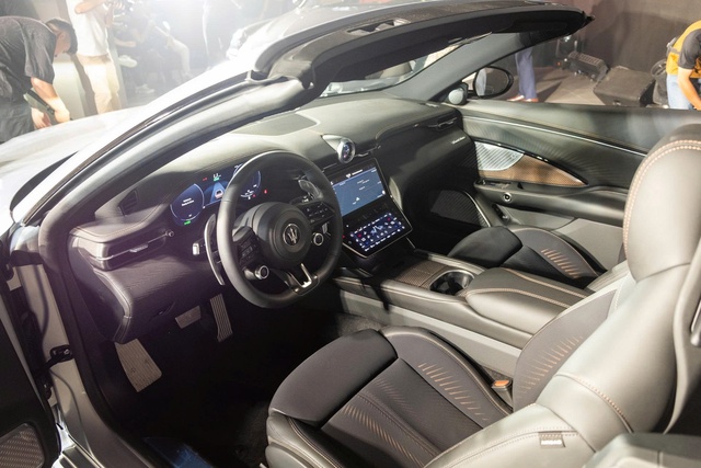 Loạt xe chỉ d&agrave;nh cho đại gia Việt ra mắt năm 2025: Đủ si&ecirc;u xe đến si&ecirc;u sang, nhiều mẫu h&agrave;ng hiếm tr&ecirc;n thế giới, c&oacute; mẫu gi&aacute; ngang 2 căn penthouse- Ảnh 12.