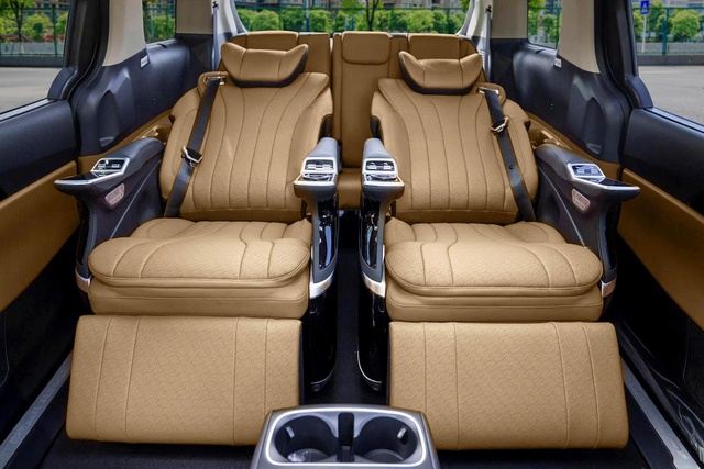 Điểm danh loạt xe ra mắt Việt Nam tháng cuối năm: Trải dài nhiều phân khúc, có cả siêu xe, thêm một mẫu tải van lần đầu xuất hiện- Ảnh 8. Điểm danh loạt xe ra mắt Việt Nam tháng cuối năm: Trải dài nhiều phân khúc, có cả siêu xe, thêm một mẫu tải van lần đầu xuất hiện- Ảnh 8.