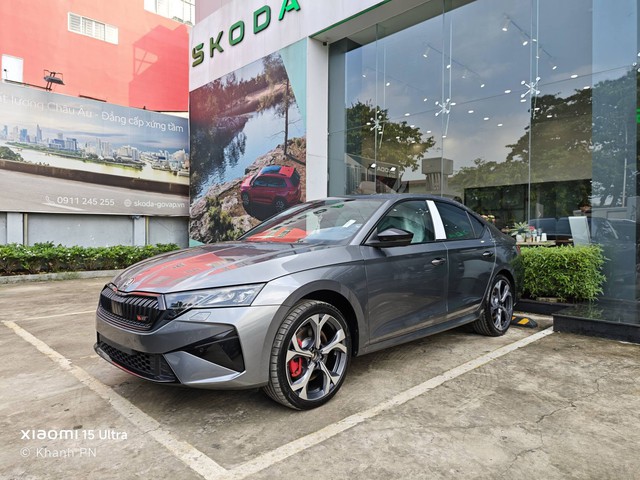 Cận cảnh Skoda Octavia vRS tại đại lý: Giá tạm tính 1,5 tỷ đồng, cạnh tranh VW Golf R bằng động cơ 265 mã lực, có thể ra mắt ngay tháng này- Ảnh 6. Cận cảnh Skoda Octavia vRS tại đại lý: Giá tạm tính 1,5 tỷ đồng, cạnh tranh VW Golf R bằng động cơ 265 mã lực, có thể ra mắt ngay tháng này- Ảnh 6.
