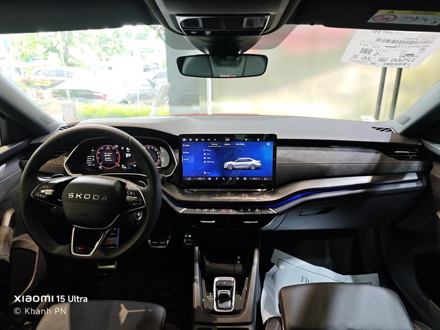 Cận cảnh Skoda Octavia vRS tại đại lý: Giá tạm tính 1,5 tỷ đồng, cạnh tranh VW Golf R bằng động cơ 265 mã lực, có thể ra mắt ngay tháng này- Ảnh 4. Cận cảnh Skoda Octavia vRS tại đại lý: Giá tạm tính 1,5 tỷ đồng, cạnh tranh VW Golf R bằng động cơ 265 mã lực, có thể ra mắt ngay tháng này- Ảnh 4.