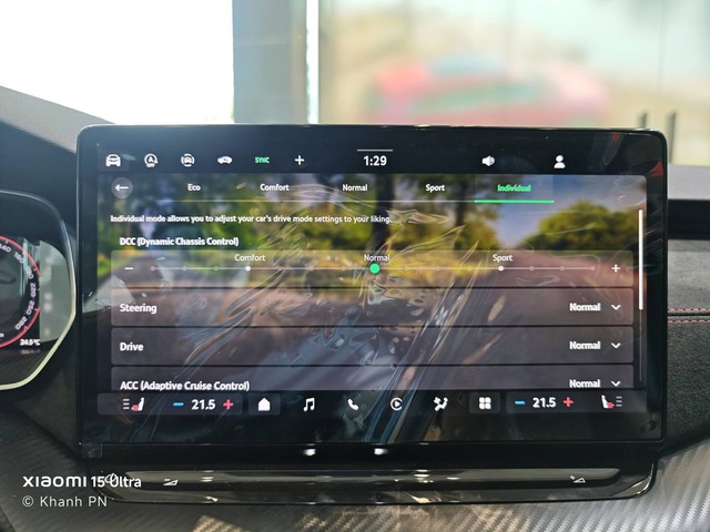 Cận cảnh Skoda Octavia vRS tại đại lý: Giá tạm tính 1,5 tỷ đồng, cạnh tranh VW Golf R bằng động cơ 265 mã lực, có thể ra mắt ngay tháng này- Ảnh 9. Cận cảnh Skoda Octavia vRS tại đại lý: Giá tạm tính 1,5 tỷ đồng, cạnh tranh VW Golf R bằng động cơ 265 mã lực, có thể ra mắt ngay tháng này- Ảnh 9.