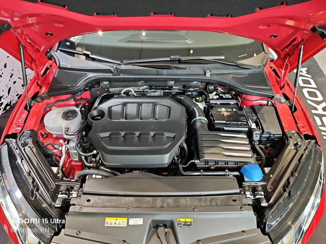 Cận cảnh Skoda Octavia vRS tại đại lý: Giá tạm tính 1,5 tỷ đồng, cạnh tranh VW Golf R bằng động cơ 265 mã lực, có thể ra mắt ngay tháng này- Ảnh 10. Cận cảnh Skoda Octavia vRS tại đại lý: Giá tạm tính 1,5 tỷ đồng, cạnh tranh VW Golf R bằng động cơ 265 mã lực, có thể ra mắt ngay tháng này- Ảnh 10.