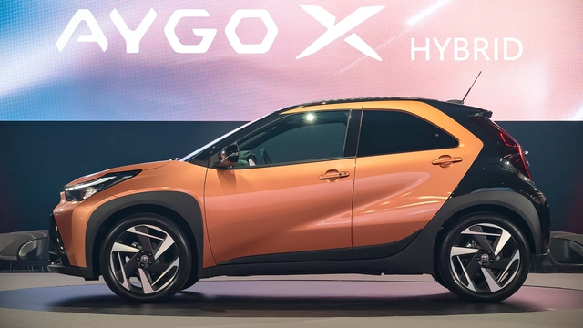 Toyota Aygo từng bán ở Việt Nam có bản nâng cấp: Thêm gói thể thao, động cơ hybrid tiêu thụ từ 3,8 lít/100km- Ảnh 3. Toyota Aygo từng bán ở Việt Nam có bản nâng cấp: Thêm gói thể thao, động cơ hybrid tiêu thụ từ 3,8 lít/100km- Ảnh 3.