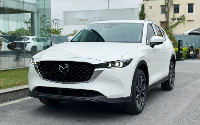 Loạt xe giảm sốc phá đáy, thiết lập lại sàn giá phân khúc tại Việt Nam: Từ sedan cỡ C 295 triệu đến SUV cỡ D 855 triệu đồng- Ảnh 3. Loạt xe giảm sốc phá đáy, thiết lập lại sàn giá phân khúc tại Việt Nam: Từ sedan cỡ C 295 triệu đến SUV cỡ D 855 triệu đồng- Ảnh 3.