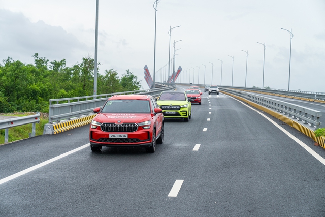 Đoàn xe Skoda 'vượt bão' tới Hà Nội, kết thúc gần 2.500km từ Độc Lập tới Thống Nhất với nhiều cung bậc cảm xúc- Ảnh 34. Đoàn xe Skoda 'vượt bão' tới Hà Nội, kết thúc gần 2.500km từ Độc Lập tới Thống Nhất với nhiều cung bậc cảm xúc- Ảnh 34.