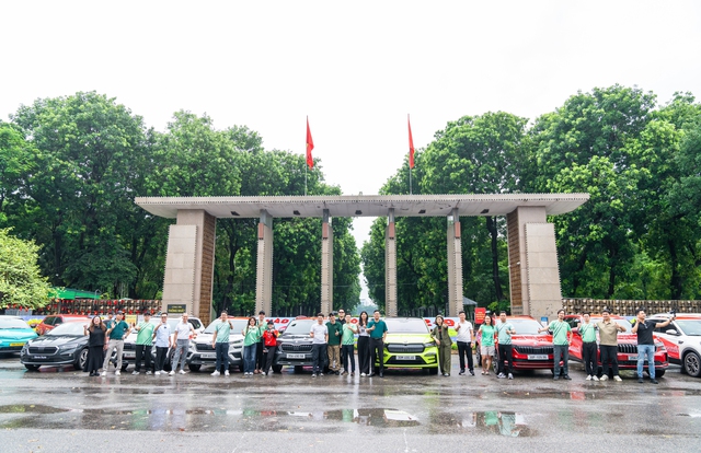 Đoàn xe Skoda 'vượt bão' tới Hà Nội, kết thúc gần 2.500km từ Độc Lập tới Thống Nhất với nhiều cung bậc cảm xúc- Ảnh 16. Đoàn xe Skoda 'vượt bão' tới Hà Nội, kết thúc gần 2.500km từ Độc Lập tới Thống Nhất với nhiều cung bậc cảm xúc- Ảnh 16.