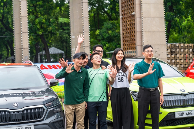 Đoàn xe Skoda 'vượt bão' tới Hà Nội, kết thúc gần 2.500km từ Độc Lập tới Thống Nhất với nhiều cung bậc cảm xúc- Ảnh 37. Đoàn xe Skoda 'vượt bão' tới Hà Nội, kết thúc gần 2.500km từ Độc Lập tới Thống Nhất với nhiều cung bậc cảm xúc- Ảnh 37.
