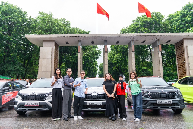 Đoàn xe Skoda 'vượt bão' tới Hà Nội, kết thúc gần 2.500km từ Độc Lập tới Thống Nhất với nhiều cung bậc cảm xúc- Ảnh 38. Đoàn xe Skoda 'vượt bão' tới Hà Nội, kết thúc gần 2.500km từ Độc Lập tới Thống Nhất với nhiều cung bậc cảm xúc- Ảnh 38.