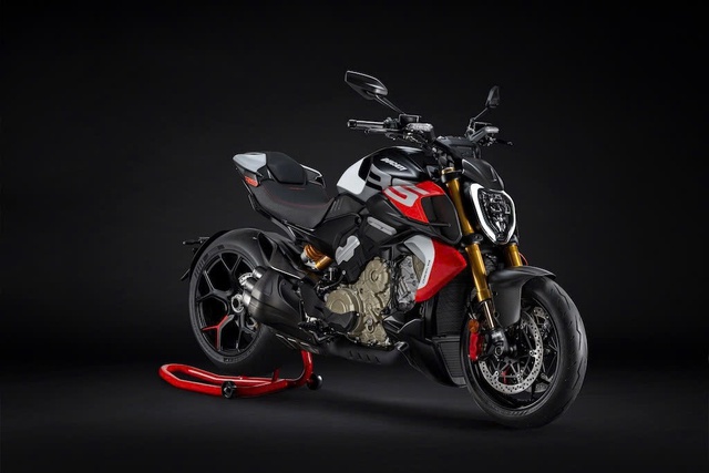 Ducati Diavel V4 RS ra mắt: Siêu mô tô tăng tốc nhanh như Bugatti Veyron, giá quy đổi từ 1,2 tỷ đồng- Ảnh 7. Ducati Diavel V4 RS ra mắt: Siêu mô tô tăng tốc nhanh như Bugatti Veyron, giá quy đổi từ 1,2 tỷ đồng- Ảnh 7.