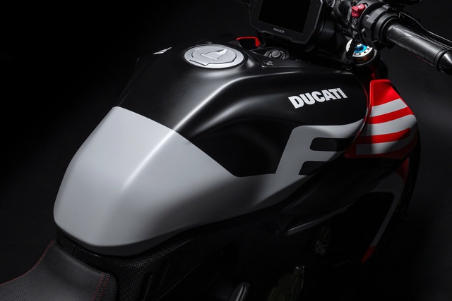 Ducati Diavel V4 RS ra mắt: Siêu mô tô tăng tốc nhanh như Bugatti Veyron, giá quy đổi từ 1,2 tỷ đồng- Ảnh 11. Ducati Diavel V4 RS ra mắt: Siêu mô tô tăng tốc nhanh như Bugatti Veyron, giá quy đổi từ 1,2 tỷ đồng- Ảnh 11.