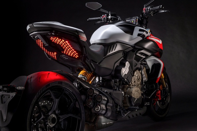 Ducati Diavel V4 RS ra mắt: Siêu mô tô tăng tốc nhanh như Bugatti Veyron, giá quy đổi từ 1,2 tỷ đồng- Ảnh 13. Ducati Diavel V4 RS ra mắt: Siêu mô tô tăng tốc nhanh như Bugatti Veyron, giá quy đổi từ 1,2 tỷ đồng- Ảnh 13.