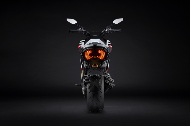 Ducati Diavel V4 RS ra mắt: Siêu mô tô tăng tốc nhanh như Bugatti Veyron, giá quy đổi từ 1,2 tỷ đồng- Ảnh 16. Ducati Diavel V4 RS ra mắt: Siêu mô tô tăng tốc nhanh như Bugatti Veyron, giá quy đổi từ 1,2 tỷ đồng- Ảnh 16.