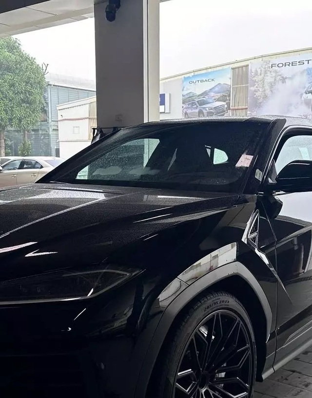 Minh Nhựa lần đầu công khai Lamborghini Urus SE hơn 15 tỷ đồng: Mời ‘ông trùm’ ngành nhựa lái thử và nhận câu chốt gây ngỡ ngàng- Ảnh 4. Minh Nhựa lần đầu công khai Lamborghini Urus SE hơn 15 tỷ đồng: Mời ‘ông trùm’ ngành nhựa lái thử và nhận câu chốt gây ngỡ ngàng- Ảnh 4.