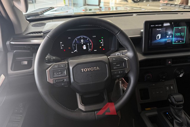 Mục sở thị Toyota Hilux mới ngay trước giờ G: Đại l&yacute; b&aacute;o cao nhất chỉ hơn 900 triệu đồng- Ảnh 3.