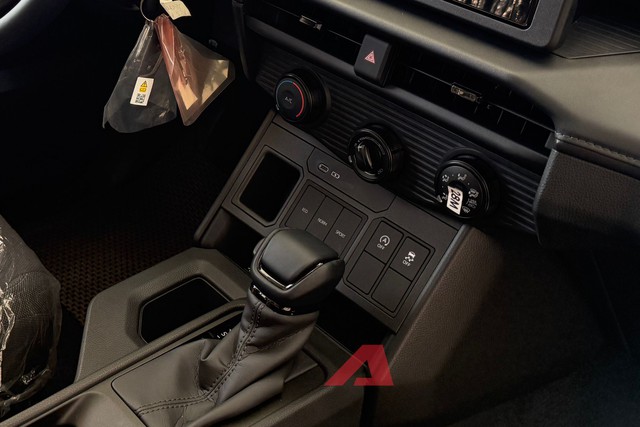 Mục sở thị Toyota Hilux mới ngay trước giờ G: Đại l&yacute; b&aacute;o cao nhất chỉ hơn 900 triệu đồng- Ảnh 5.