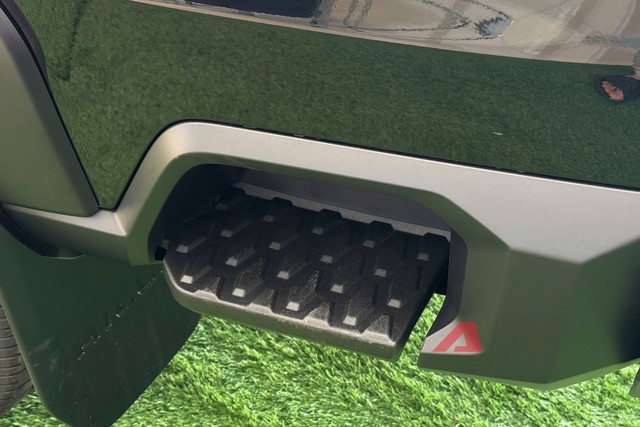 Ảnh thực tế Toyota Hilux 2026 bản tầm trung vừa về đại l&yacute;: Nhiều đồ &lsquo;ăn chơi&rsquo;, động cơ mạnh với gi&aacute; rẻ hơn cả Ranger bản &lsquo;base&rsquo;- Ảnh 5.