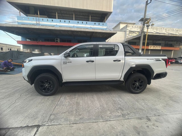 Toyota Hilux chốt ra mắt ngày 29/1: Máy dầu 2.8L mạnh ngang Ranger, nội thất như Prado, có ADAS, chỉ chờ giá tốt- Ảnh 8. Toyota Hilux chốt ra mắt ngày 29/1: Máy dầu 2.8L mạnh ngang Ranger, nội thất như Prado, có ADAS, chỉ chờ giá tốt- Ảnh 8.