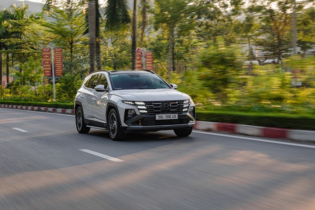 Hyundai tiếp tục chơi &lsquo;s&aacute;t v&aacute;n&rsquo; với thị trường: Santa Fe vẫn hỗ trợ 220 triệu, Palisade v&agrave; Venue nhập cuộc, Tucson giảm hỗ trợ - Ảnh 4.