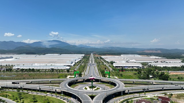 Trước 'xe du lịch thương hiệu THACO', tỷ phú Trần Bá Dương có gần 30 năm xây 'đế chế' khủng: Bắt tay Kia, Mazda, Peugeot, BMW lắp xe và vẫn đang mở rộng tiếp- Ảnh 1. Trước 'xe du lịch thương hiệu THACO', tỷ phú Trần Bá Dương có gần 30 năm xây 'đế chế' khủng: Bắt tay Kia, Mazda, Peugeot, BMW lắp xe và vẫn đang mở rộng tiếp- Ảnh 1.