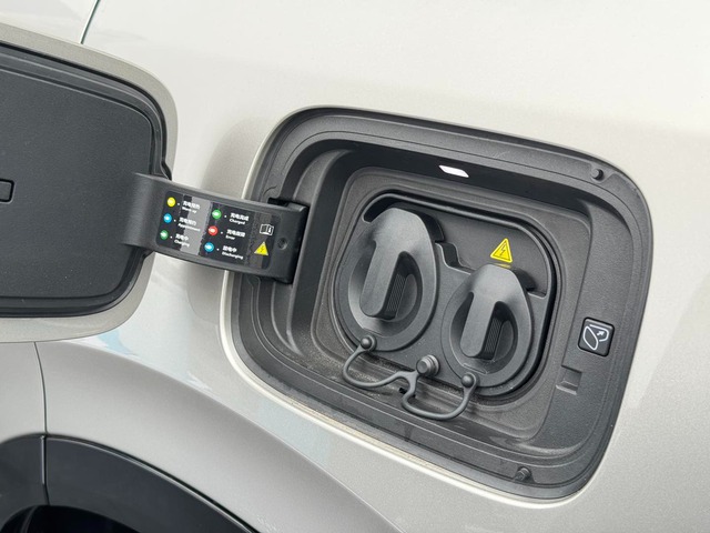 Lynk & Co 900 giá dự kiến 3,3 tỷ đồng tại Việt Nam lộ toàn thông số: Màn hình 30 inch, ghế xoay 180 độ siêu độc, máy hybrid mạnh ngang siêu xe- Ảnh 6. Lynk & Co 900 giá dự kiến 3,3 tỷ đồng tại Việt Nam lộ toàn thông số: Màn hình 30 inch, ghế xoay 180 độ siêu độc, máy hybrid mạnh ngang siêu xe- Ảnh 6.