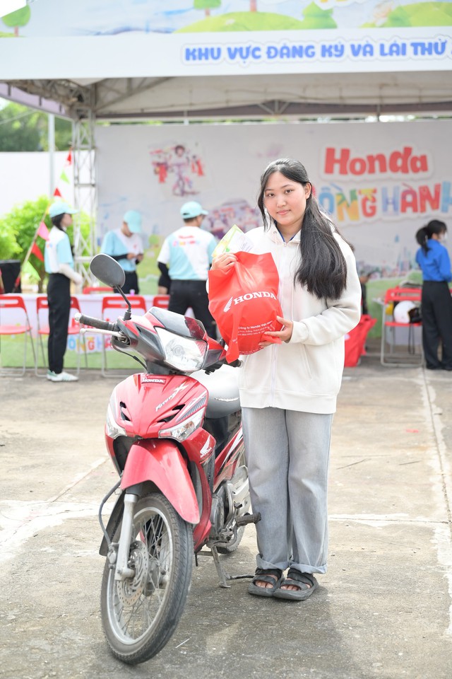 Ai bảo phụ nữ lái xe hao xăng, hai tay lái nữ này chạy còn tiết kiệm hơn cả mức hãng công bố tới gần 40%- Ảnh 2. Ai bảo phụ nữ lái xe hao xăng, hai tay lái nữ này chạy còn tiết kiệm hơn cả mức hãng công bố tới gần 40%- Ảnh 2.