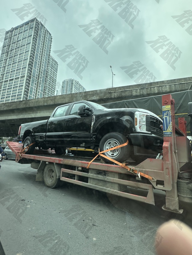 Ford F-250 Super Duty đời mới đầu ti&ecirc;n xuất hiện tại H&agrave; Nội: D&agrave;i hơn 6 m&eacute;t, d&ugrave;ng m&aacute;y V8, chờ d&acirc;n chơi Việt đến &lsquo;hốt&rsquo; h&agrave;ng độc- Ảnh 8.