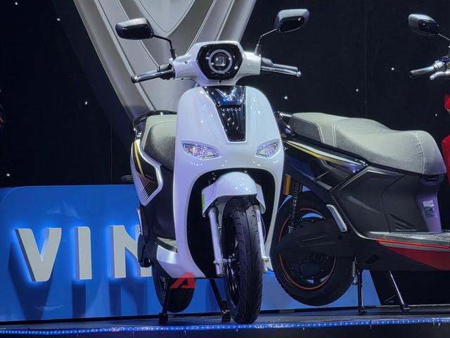 VinFast ra mắt bộ đôi Kinet và Kyo: Cốp rộng hơn SH Mode, Smart Key, chạy tới 160km/sạc, có thể đổi pin - Ảnh 3.