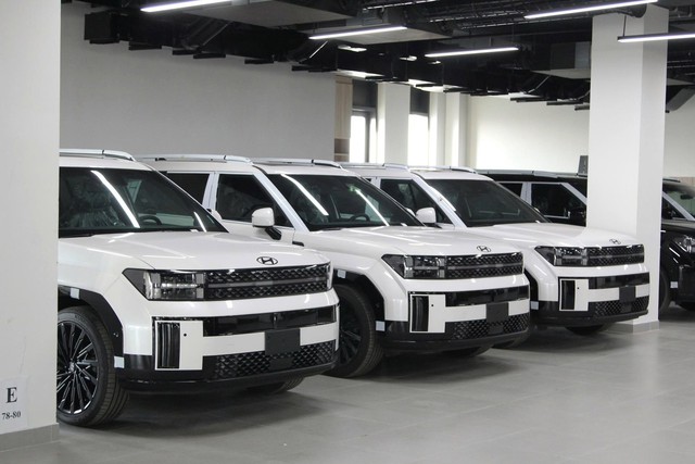 Hyundai &lsquo;chơi s&aacute;t v&aacute;n&rsquo; trong cuộc đua ưu đ&atilde;i: Stargazer rẻ hơn Sonet, Santa Fe nối d&agrave;i mức giảm 220 triệu đồng - Ảnh 2.