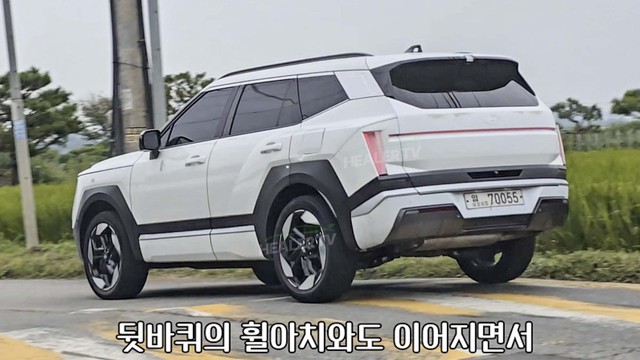 Hyundai Tucson 2027 lộ diện ngo&agrave;i đời: Thiết kế vu&ocirc;ng vức, đằng sau nh&igrave;n như 'tiểu Santa Fe' - Ảnh 4.